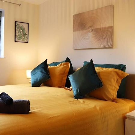 Cosy 3 Bedroom 2 Bathroom House With Parking Sheldon  Ngoại thất bức ảnh