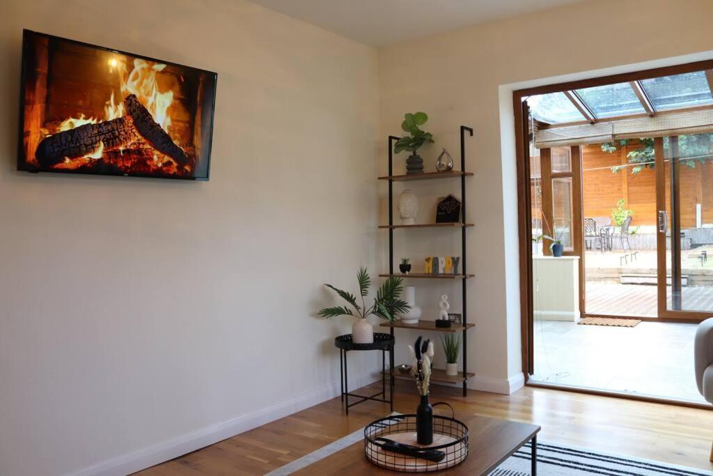 Cosy 3 Bedroom 2 Bathroom House With Parking Sheldon  Ngoại thất bức ảnh