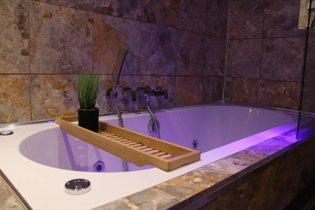 Cosy 3 Bedroom 2 Bathroom House With Parking Sheldon  Ngoại thất bức ảnh
